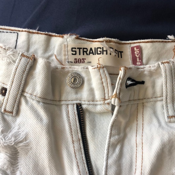 LEVI’S Light Wash Shorts - Picture 2 of 4